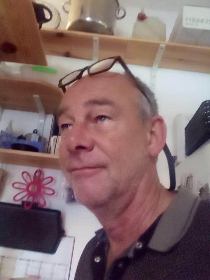 Eddi - Rencontre gay à Cerniat FR Profil de Eddi, 26 ans, Rencontre gay à Cerniat FR (Fribourg)