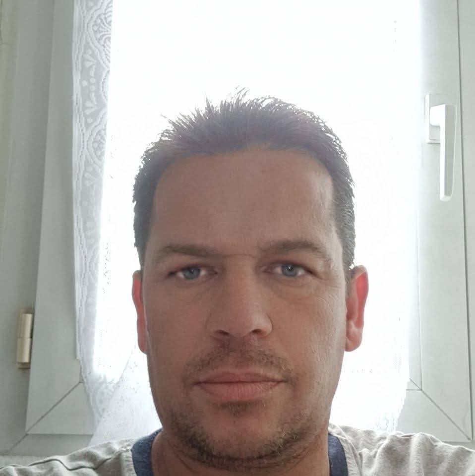 Profil de Radhouan, 37 ans, Rencontre gay à Progens (Fribourg)