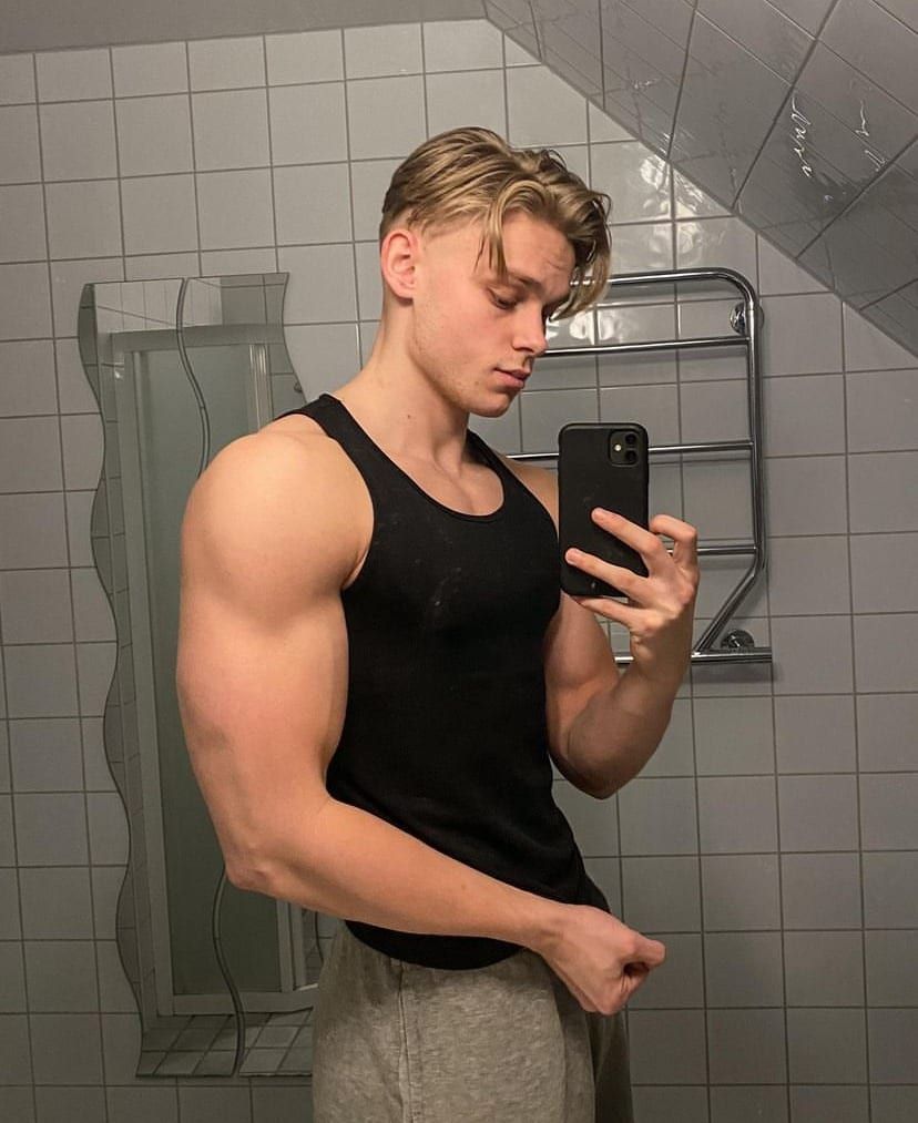 Thimothe - Rencontre gay à Châtel-sur-Montsalvens Profil de Thimothe, 27 ans, Rencontre gay à Châtel-sur-Montsalvens (Fribourg)