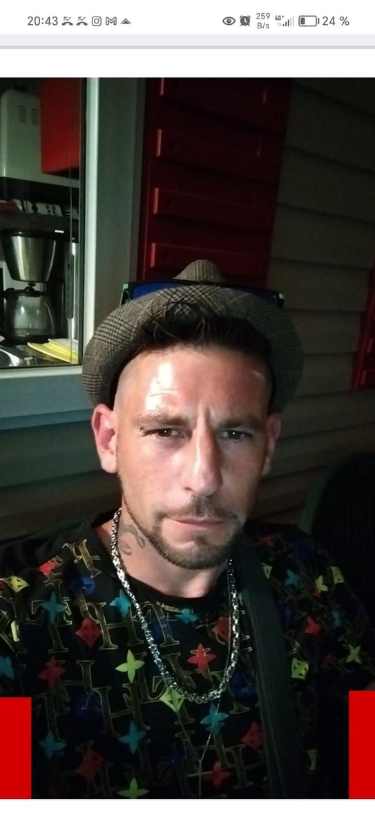 Profil de Zacharie, 44 ans, Rencontre gay à Gampelen (Fribourg)